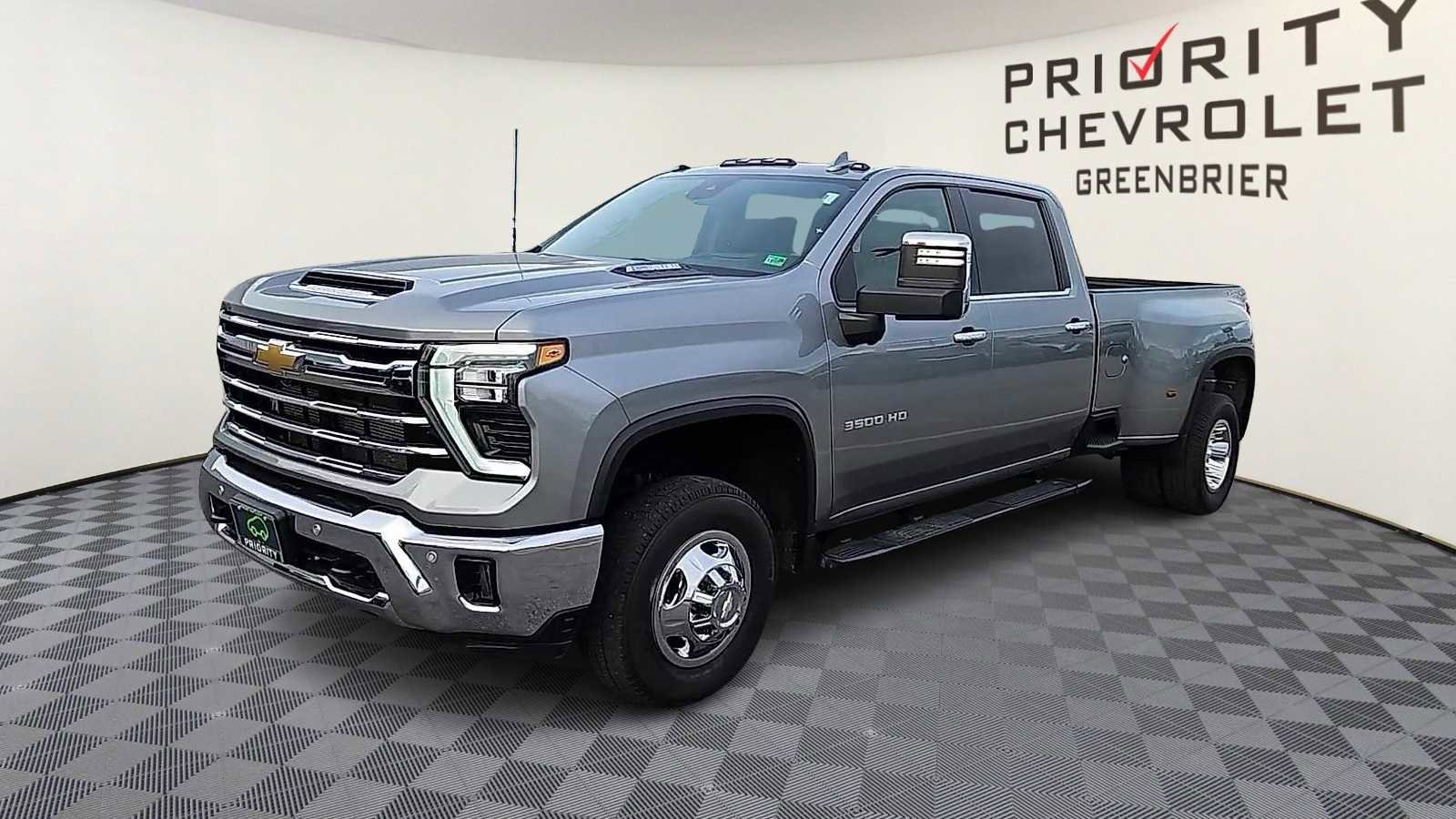 Used 2025 Chevrolet Silverado 3500 LTZ w/ LTZ Plus Package image 4