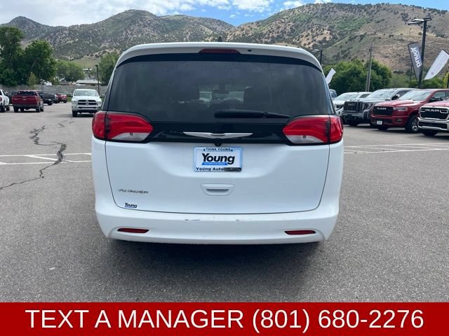 Used 2022 Chrysler Voyager LX FWD image 5