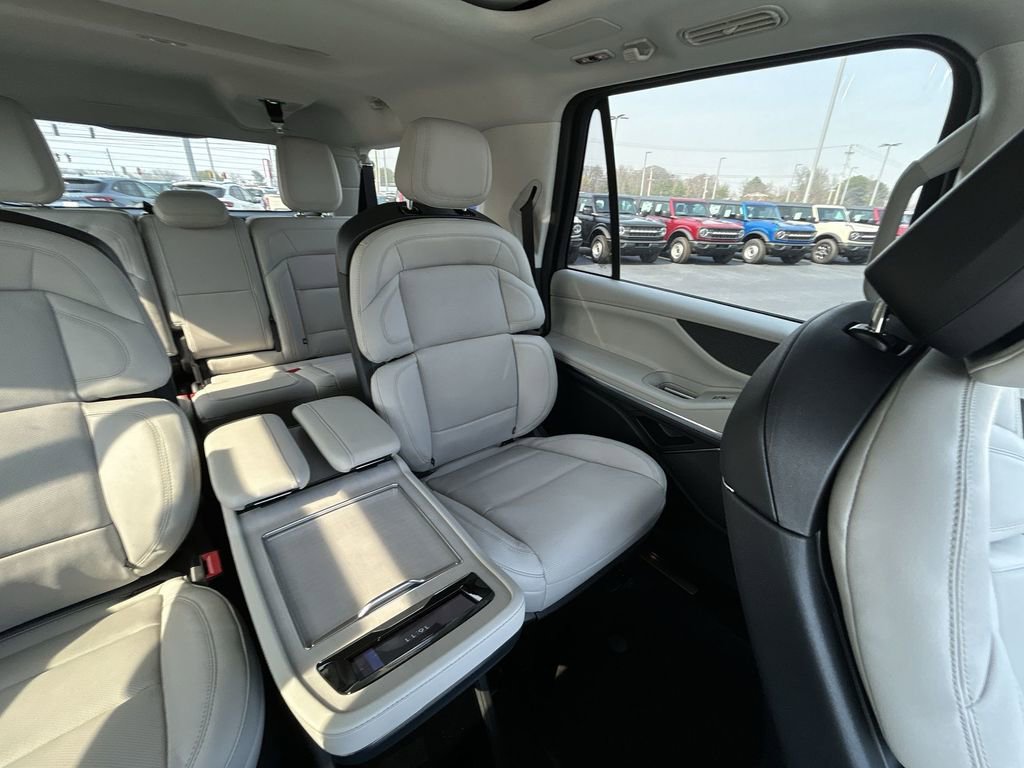 New 2026 Lincoln Navigator L Reserve AWD/4WD image 15
