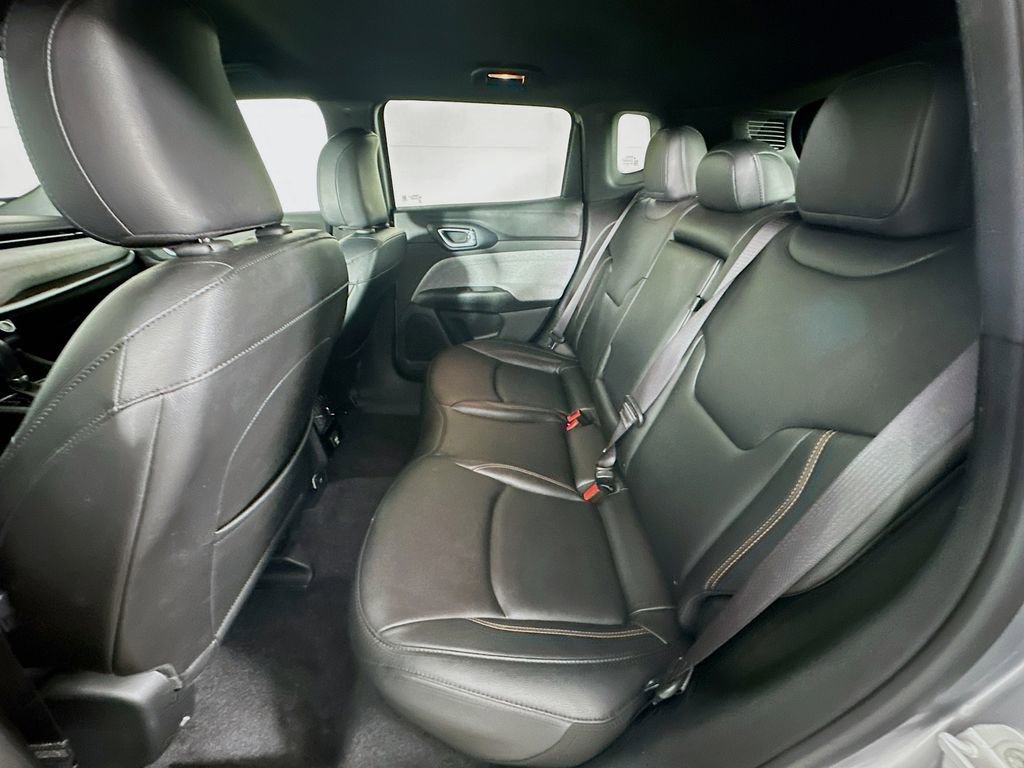 Certified 2024 Jeep Compass Latitude image 33