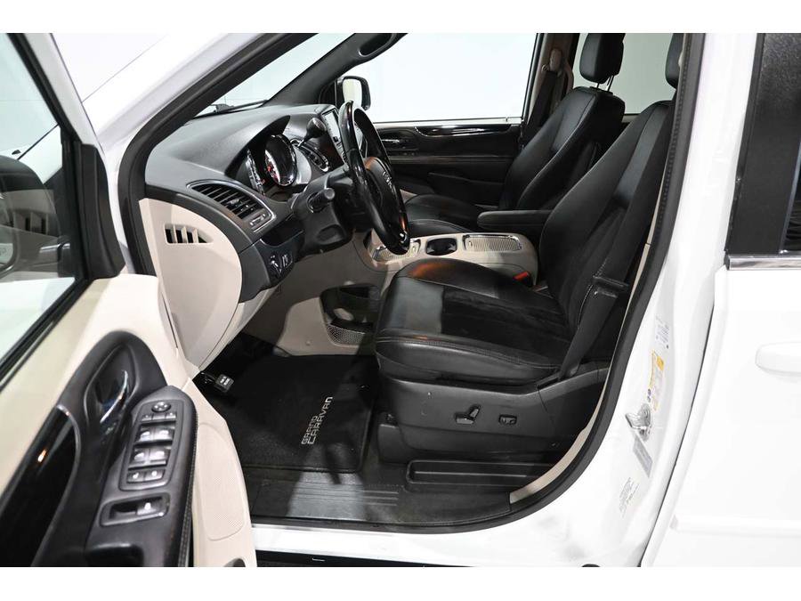 Used 2017 Dodge Grand Caravan SXT FWD image 13
