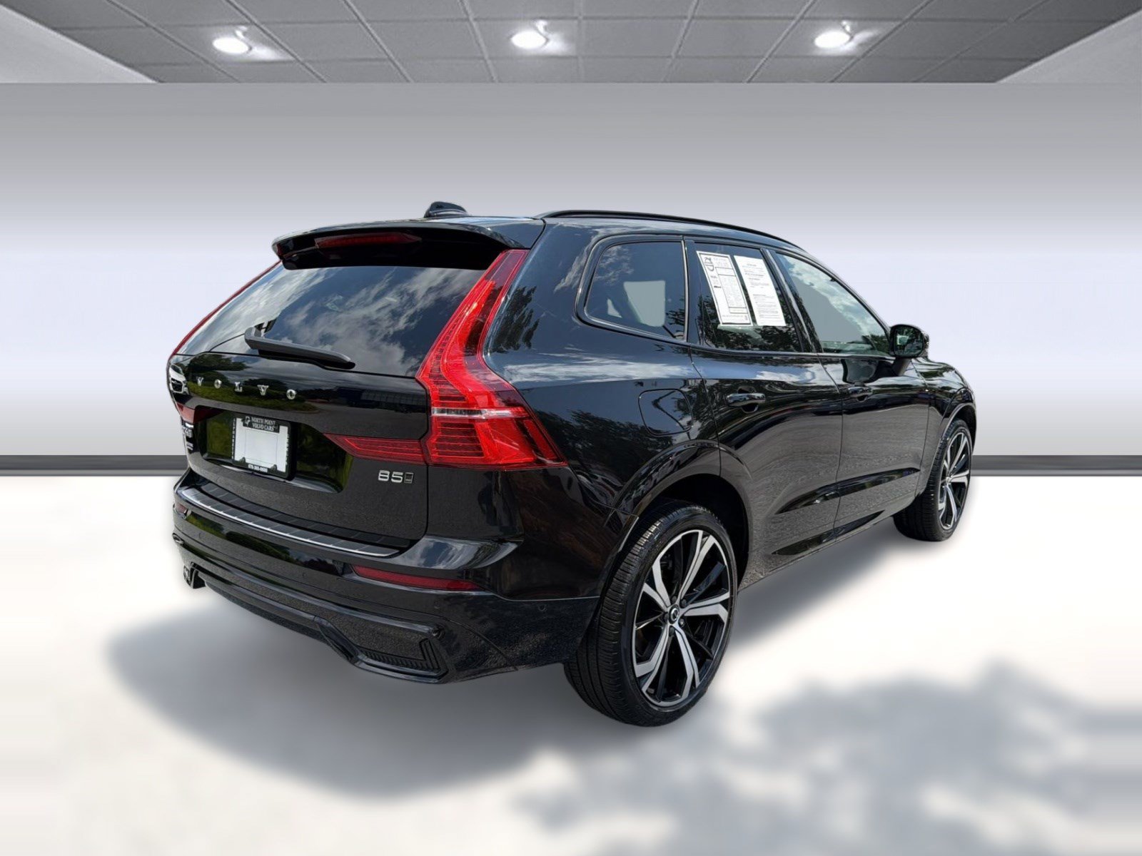 Certified 2024 Volvo XC60 B5 Ultimate w/ Protection Package Premier AWD/4WD image 9