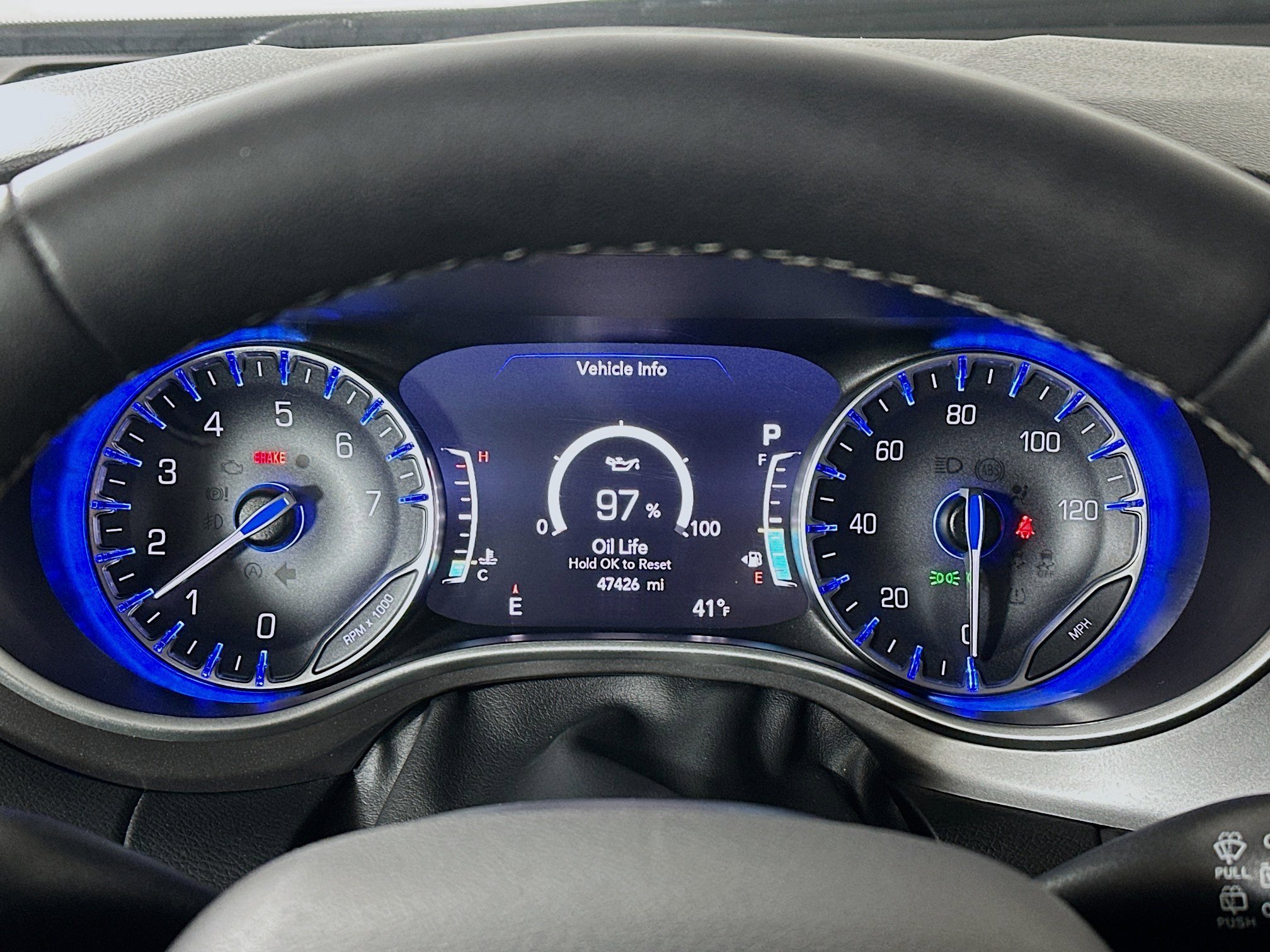 Used 2024 Chrysler Pacifica Touring-L FWD image 12