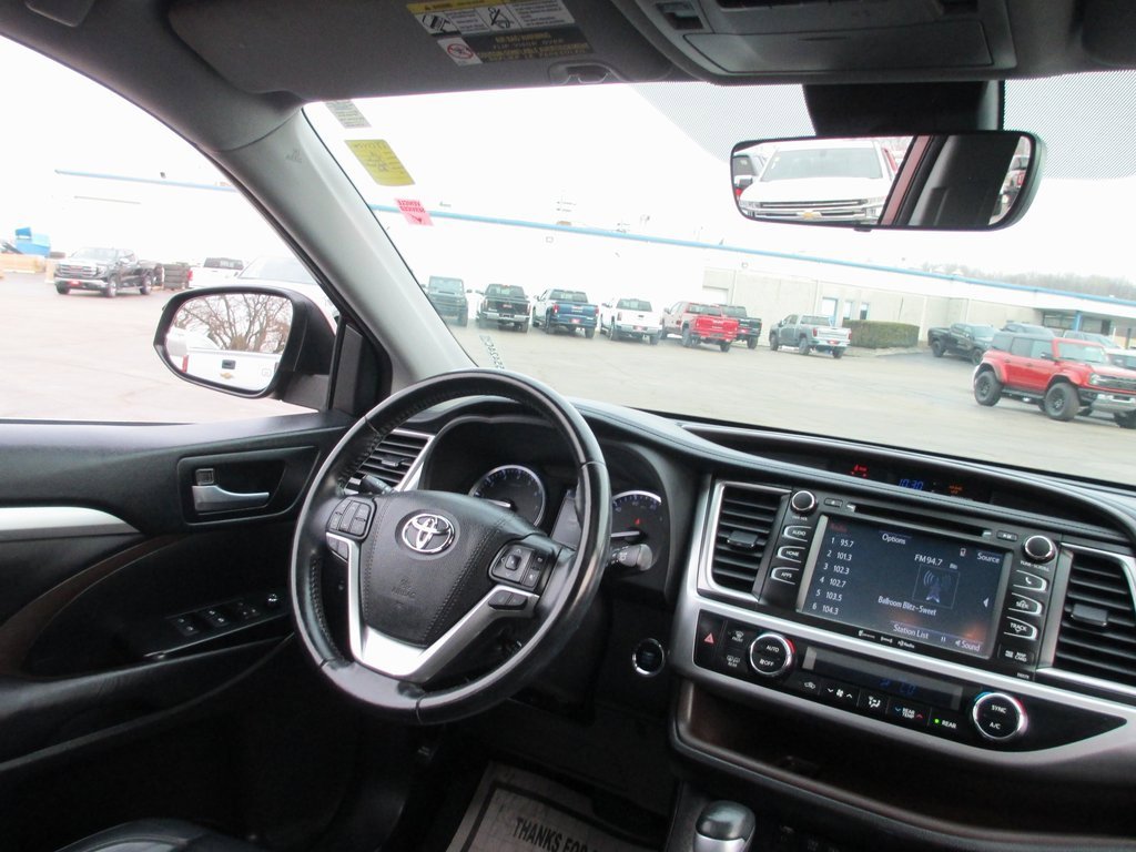 Used 2018 Toyota Highlander XLE image 22