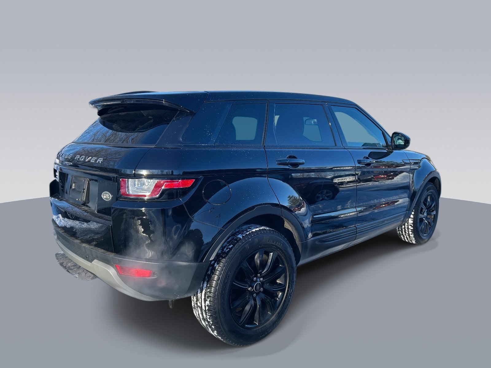 Used 2019 Land Rover Range Rover Evoque SE Premium image 3