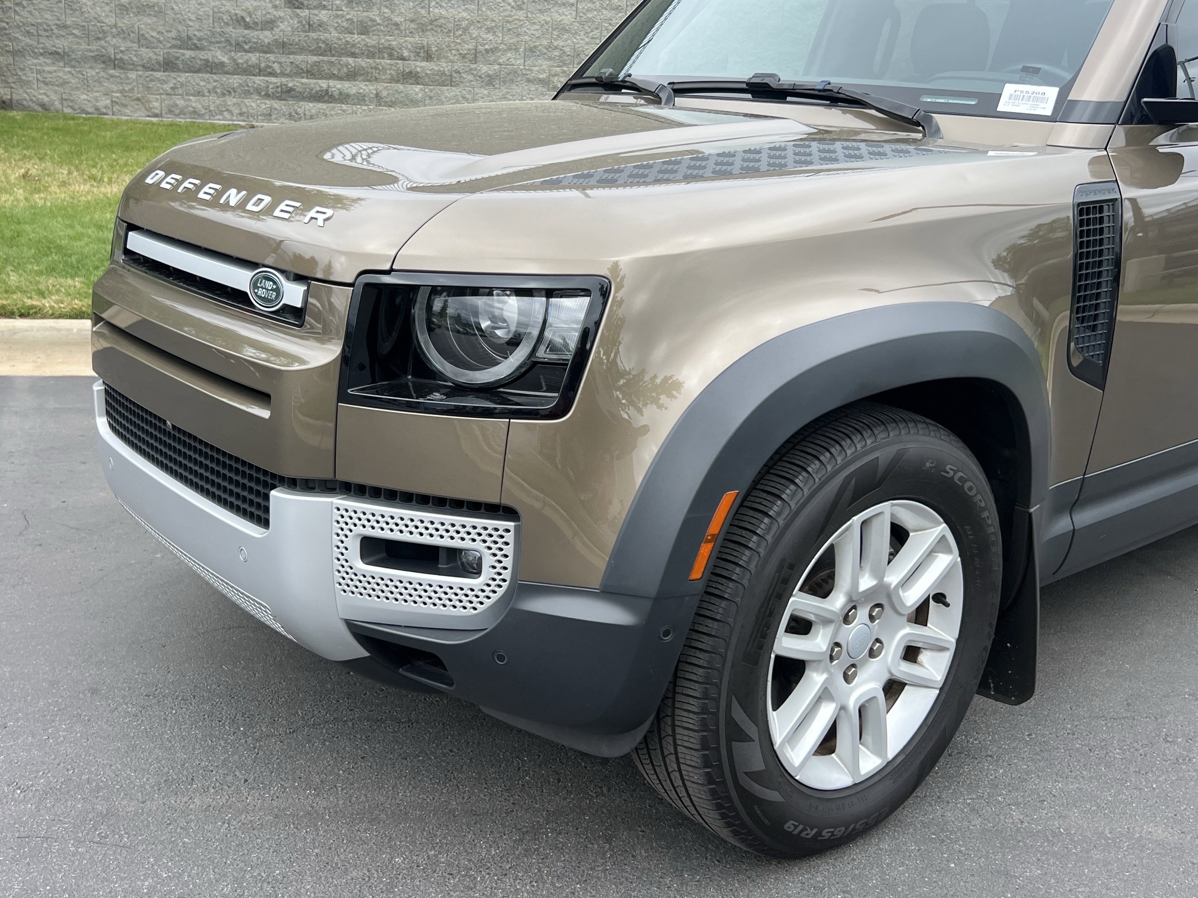 Used 2023 Land Rover Defender 110 SE AWD/4WD image 9
