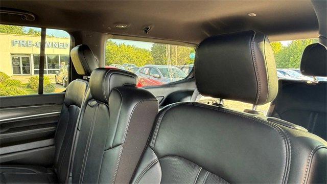 Used 2024 Jeep Wagoneer Series III w/ Flexible Seating Group image 31