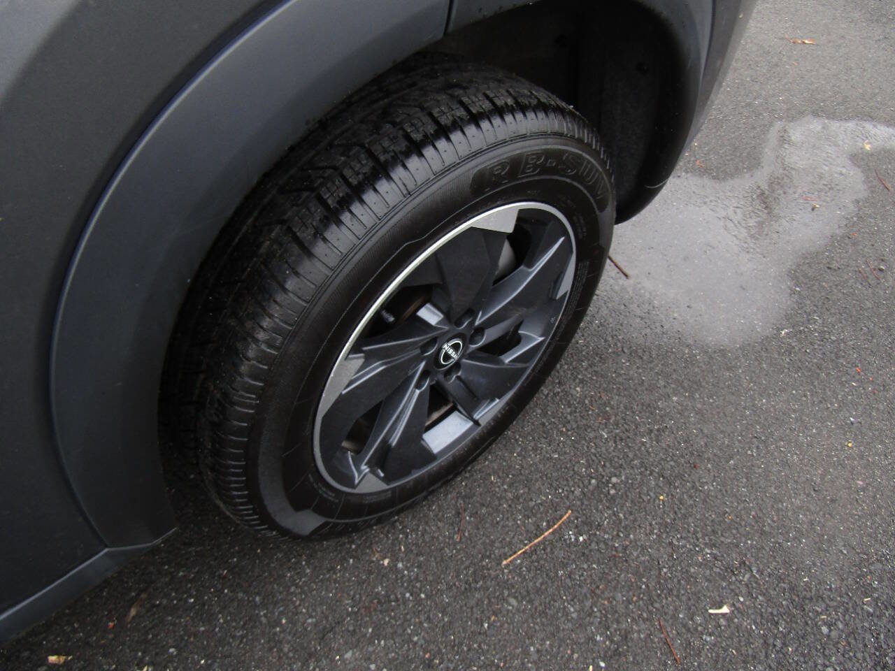 Used 2025 Nissan Rogue SV image 36