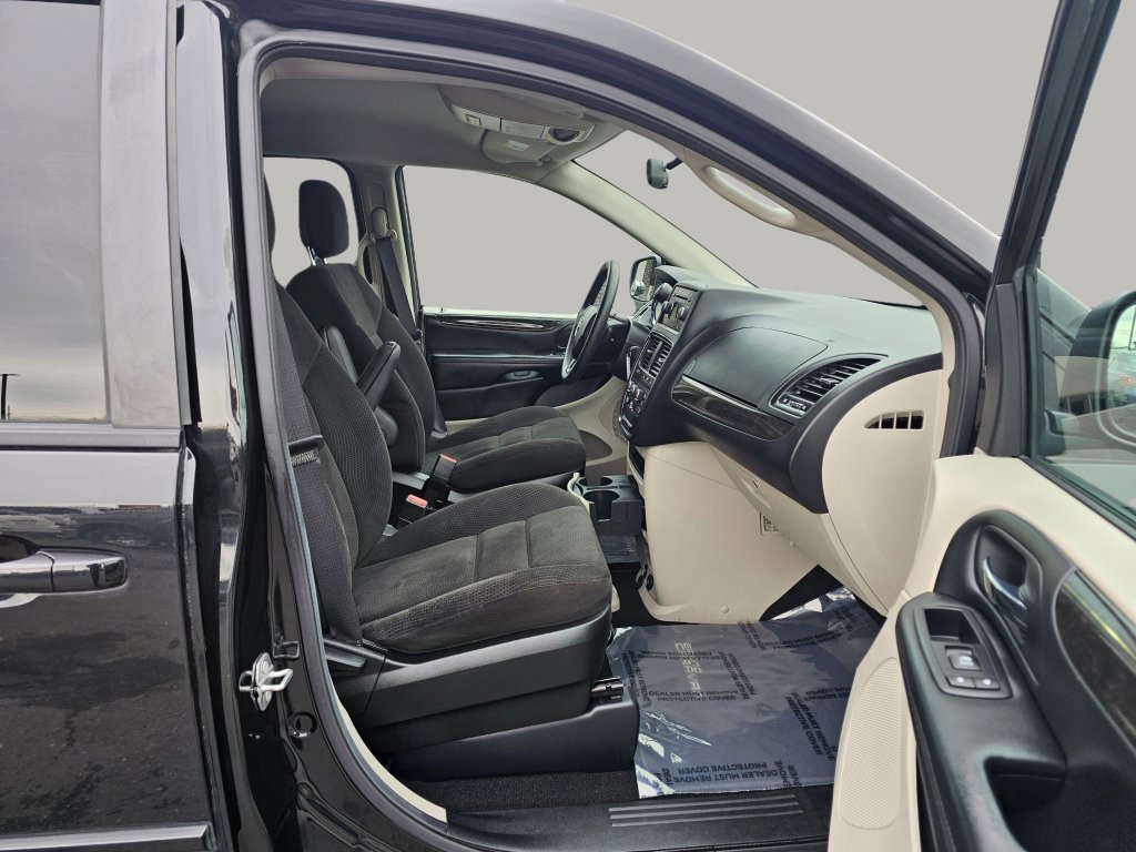 Used 2016 Dodge Grand Caravan SE w/ Quick Order Package 29E SE image 23