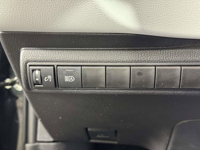 Used 2025 Toyota Corolla SE w/ Convenience Package image 19