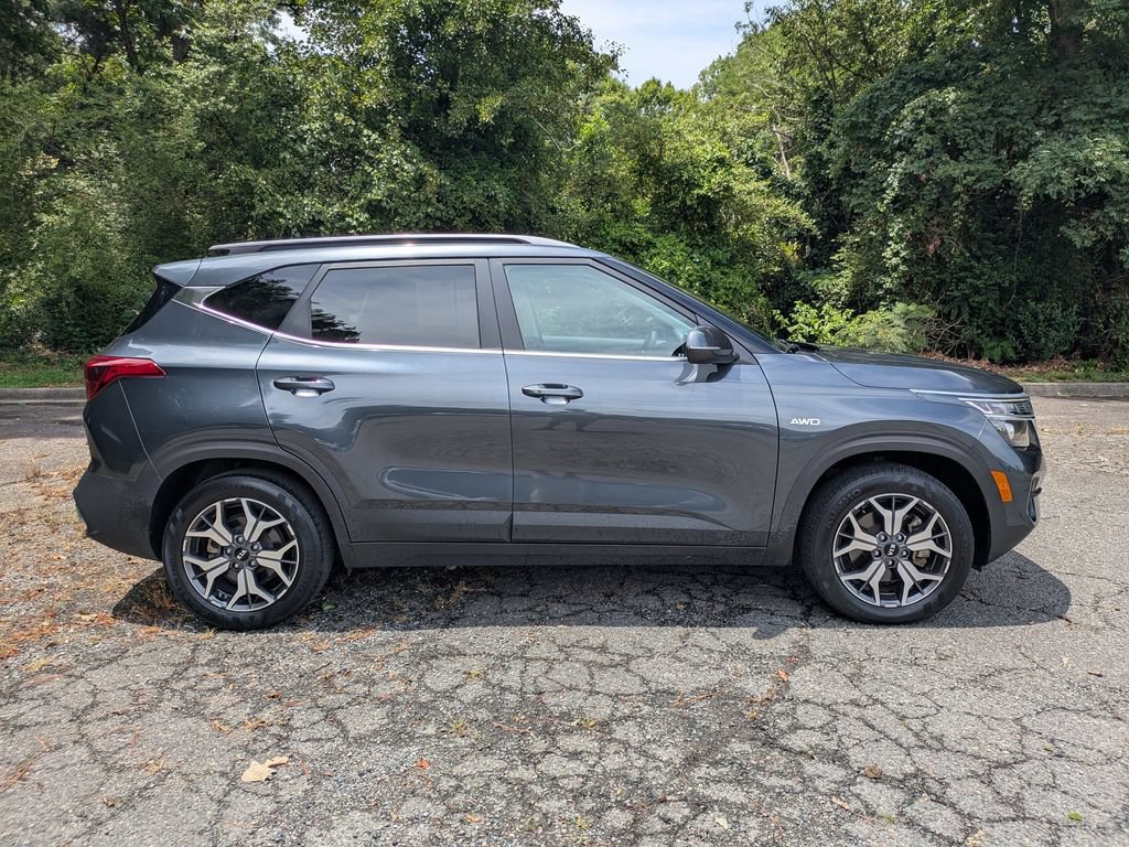 Used 2021 Kia Seltos EX AWD/4WD image 3