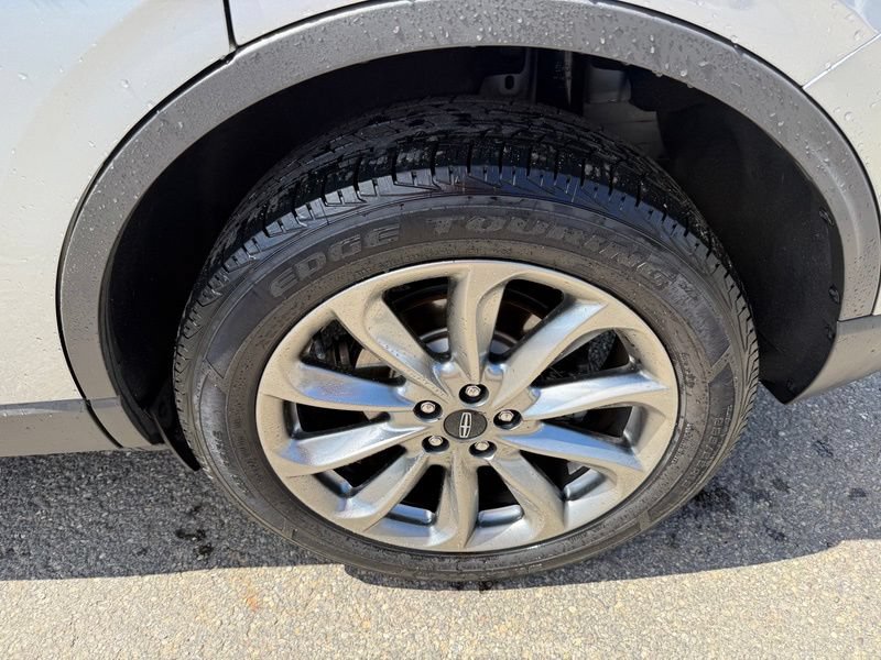 Used 2021 Lincoln Corsair AWD w/ Premium Package image 17