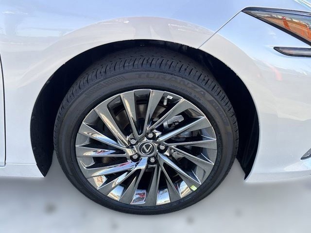 New 2025 Lexus ES 300h w/ Luxury Package image 3
