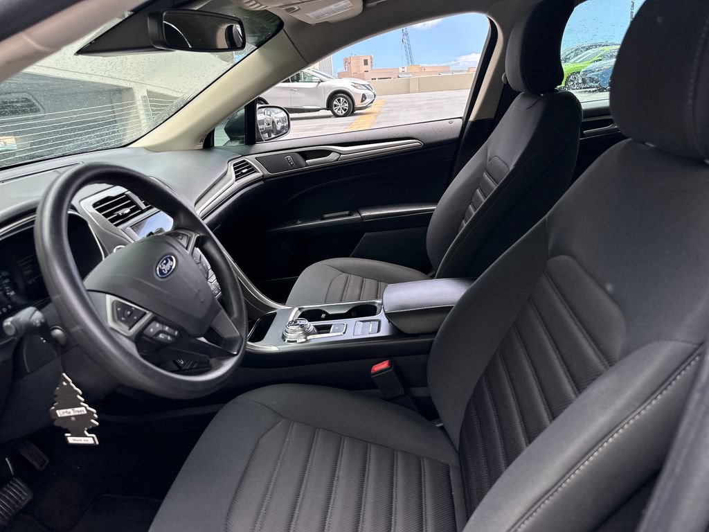 Used 2019 Ford Fusion SE FWD image 13