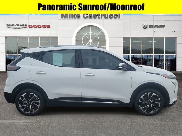 Used 2023 Chevrolet Bolt EUV Premier w/ Sun & Sound Package image 3