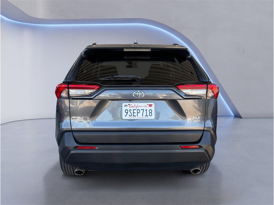 Used 2021 Toyota RAV4 XLE AWD/4WD image 4