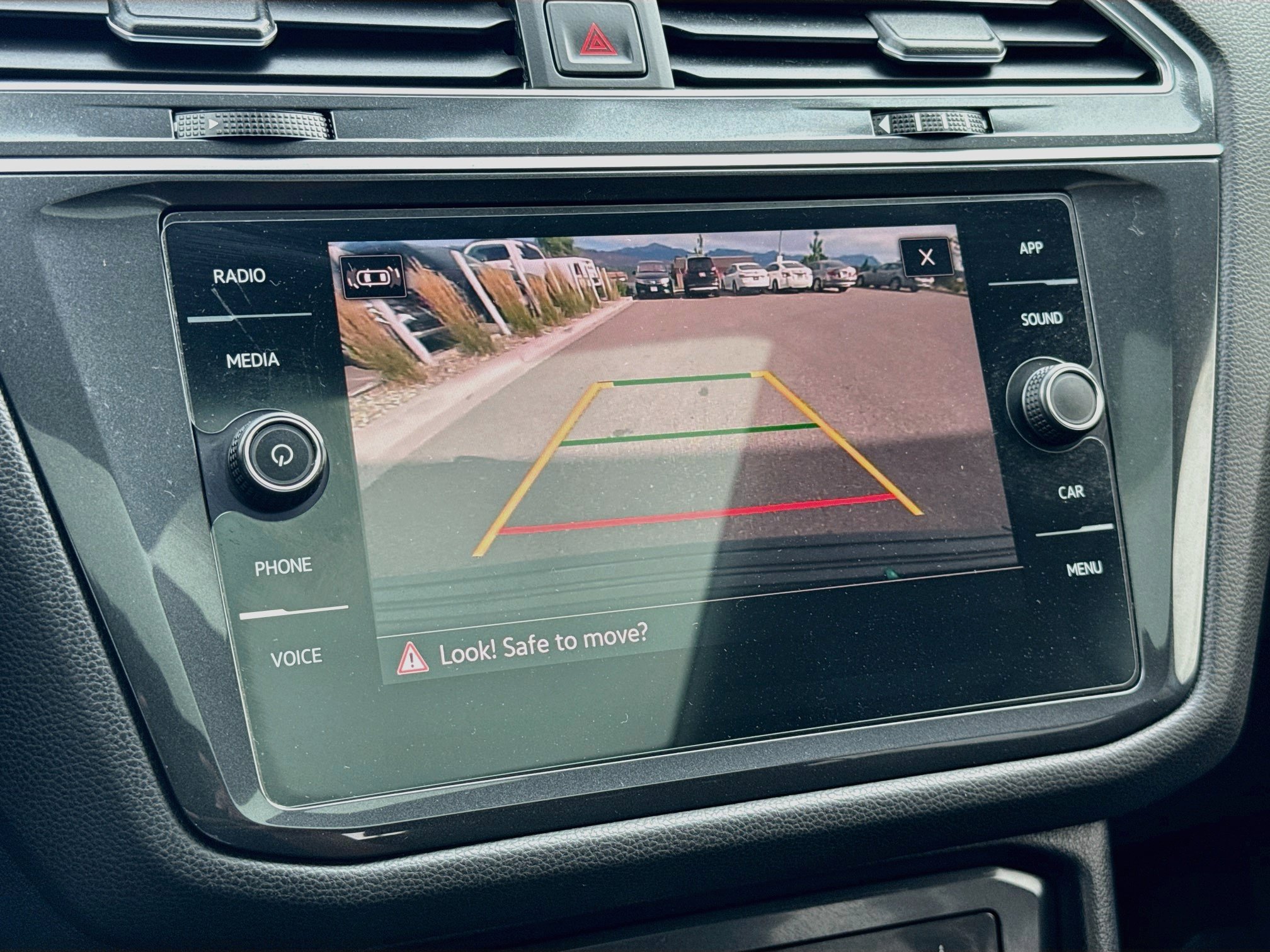 Used 2022 Volkswagen Tiguan SE w/ Panoramic Sunroof Package AWD/4WD image 21