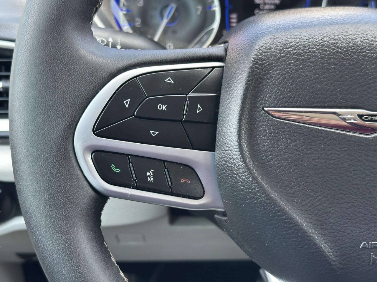 Used 2022 Chrysler Voyager LX FWD image 31