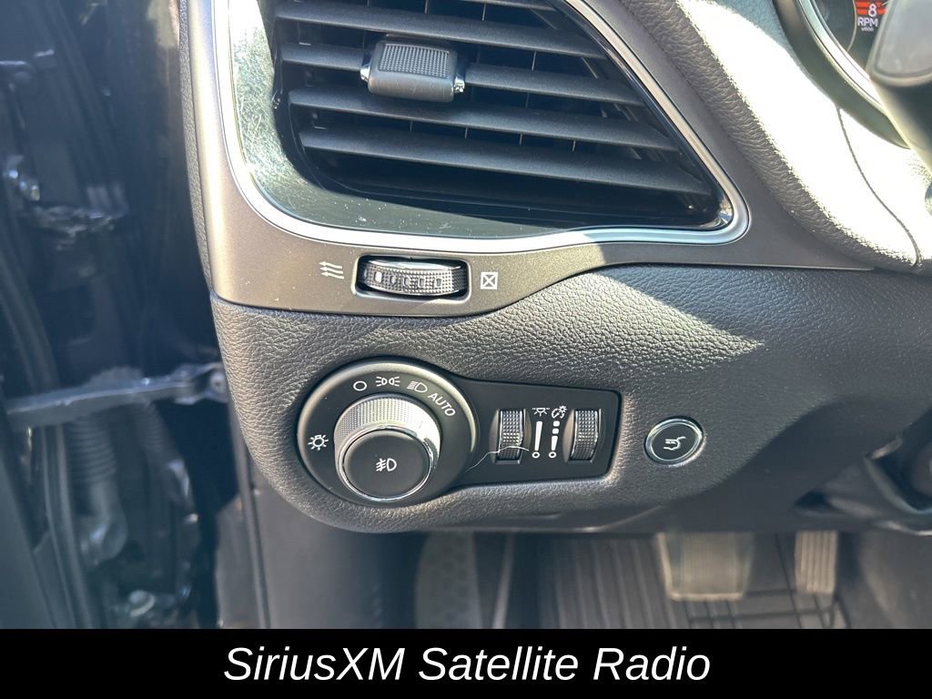 Used 2019 Jeep Cherokee Limited image 14