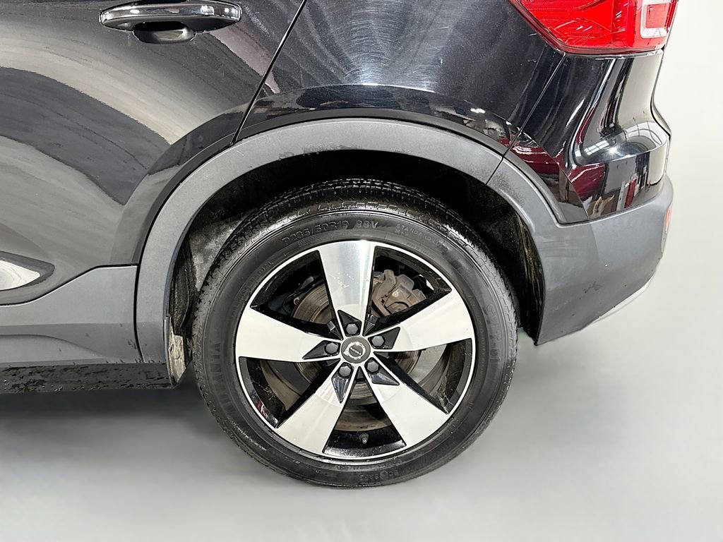 Used 2020 Volvo XC40 T5 Momentum image 11