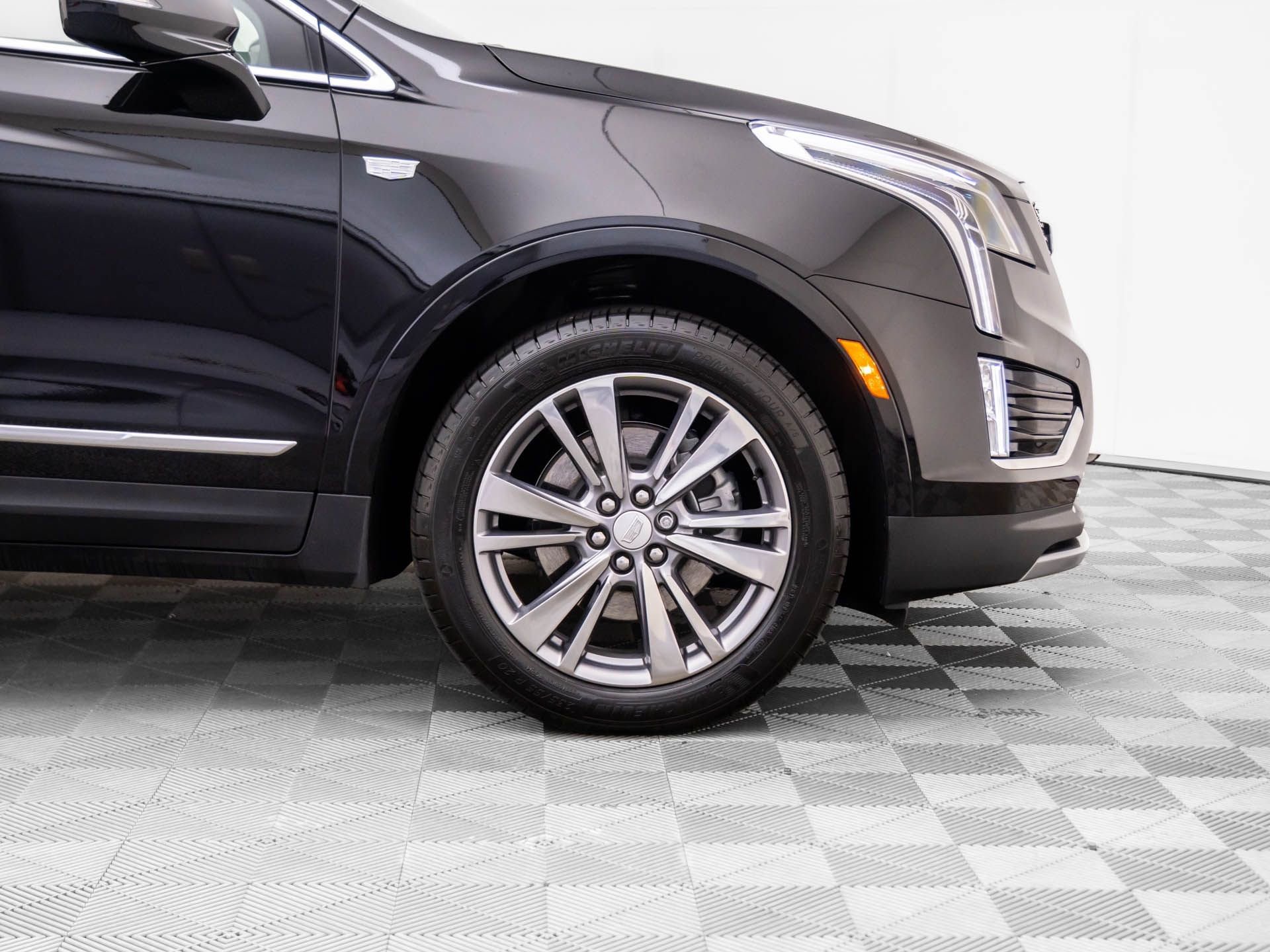 Certified 2025 Cadillac XT5 Premium Luxury w/ LPO, Floor Liner Package image 37