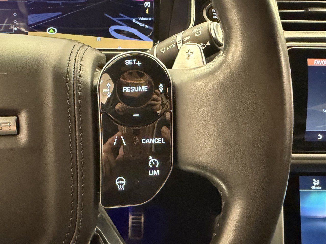 Used 2020 Land Rover Range Rover Autobiography image 16