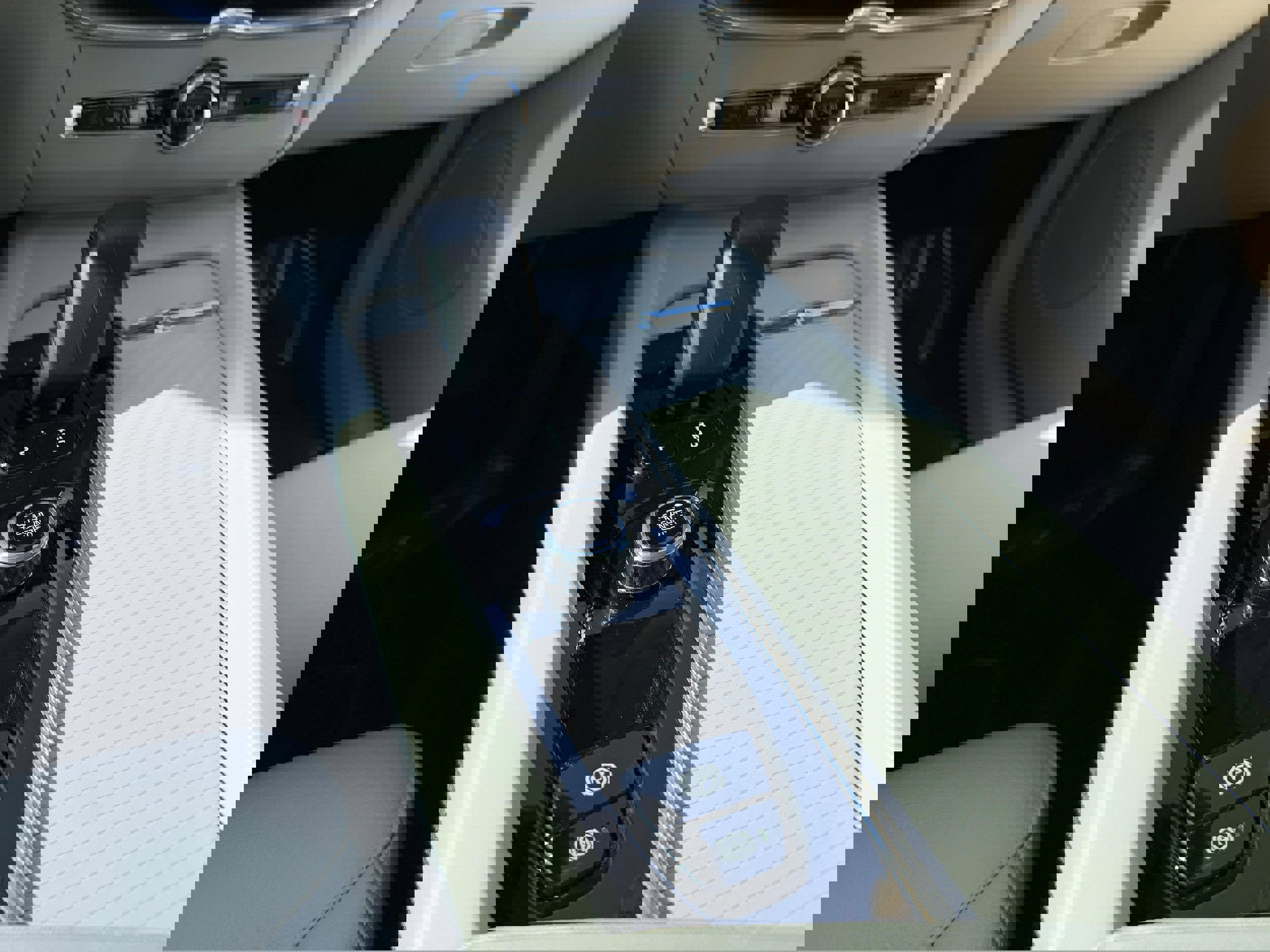 Used 2025 Volvo XC60 T8 Core w/ Protection Package Premier image 13