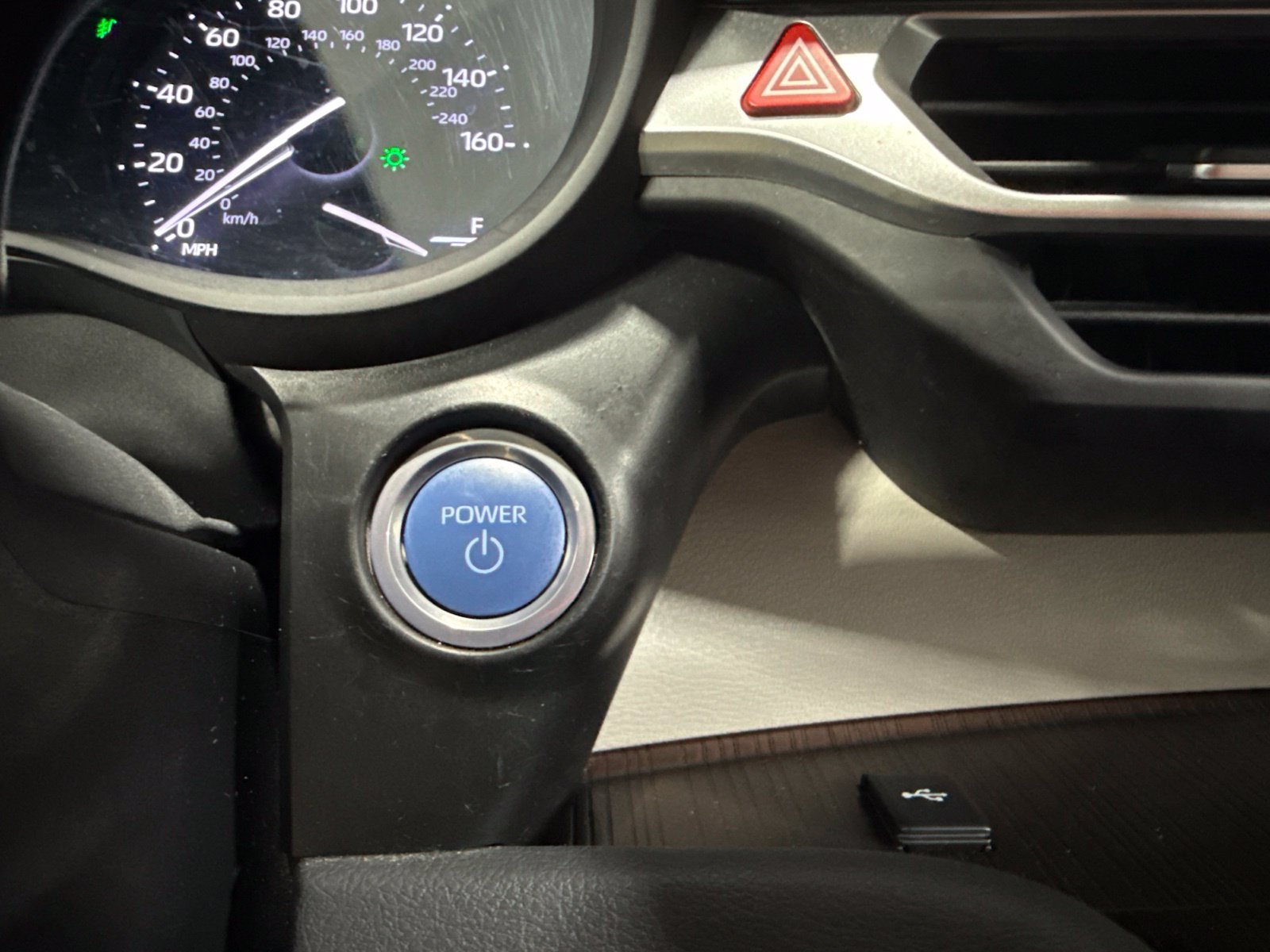 Used 2024 Toyota Sienna XLE FWD image 32