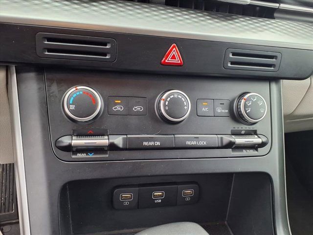 Certified 2024 Kia Carnival LX image 16