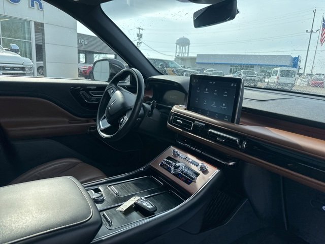 Used 2023 Lincoln Aviator Reserve w/ Equipment Group 201A image 10