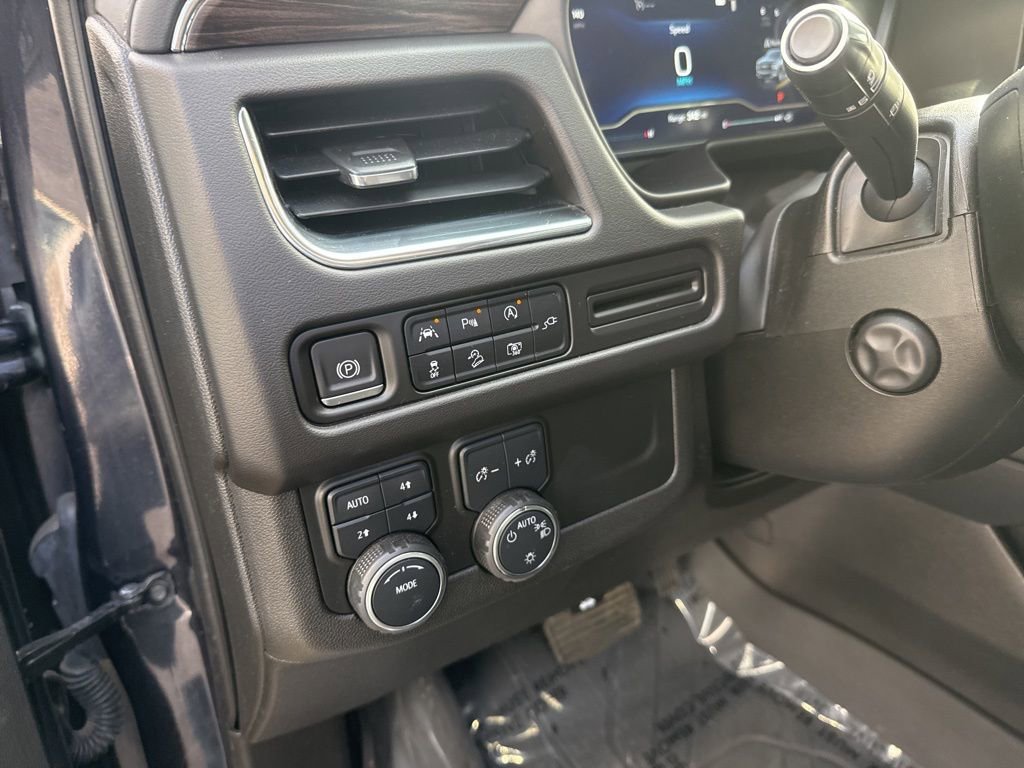 Used 2022 Chevrolet Suburban Z71 w/ Luxury Package image 13