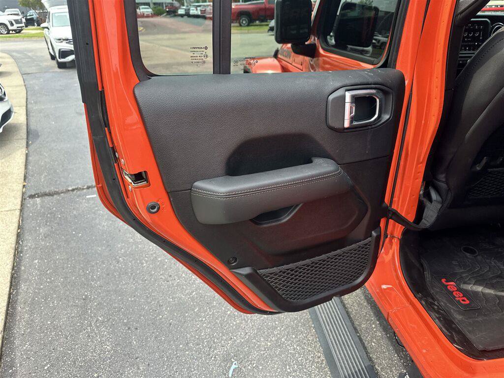 Used 2023 Jeep Wrangler Unlimited Rubicon 392 AWD/4WD image 25