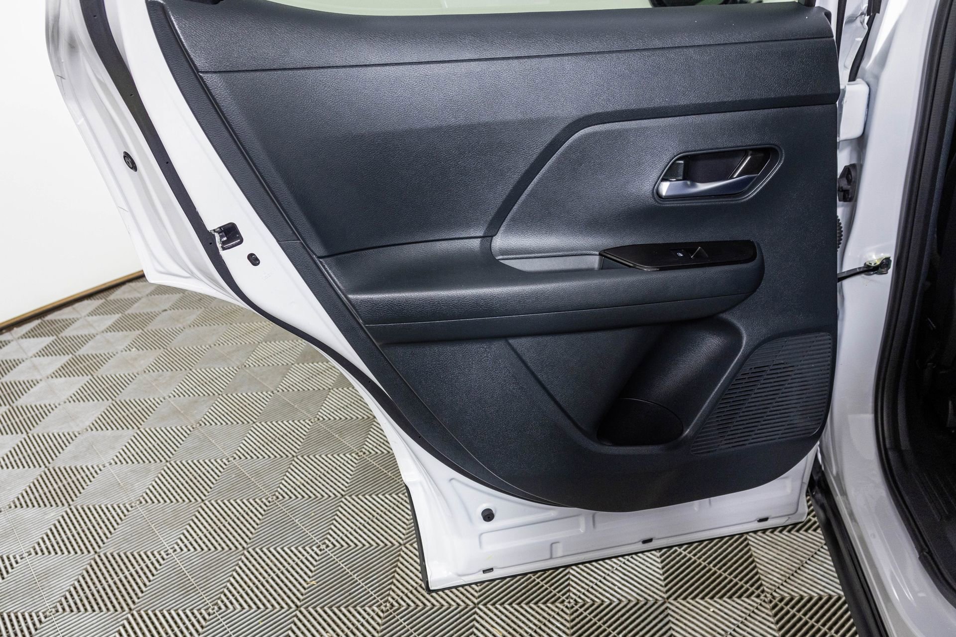 Used 2025 Nissan Kicks SV image 29