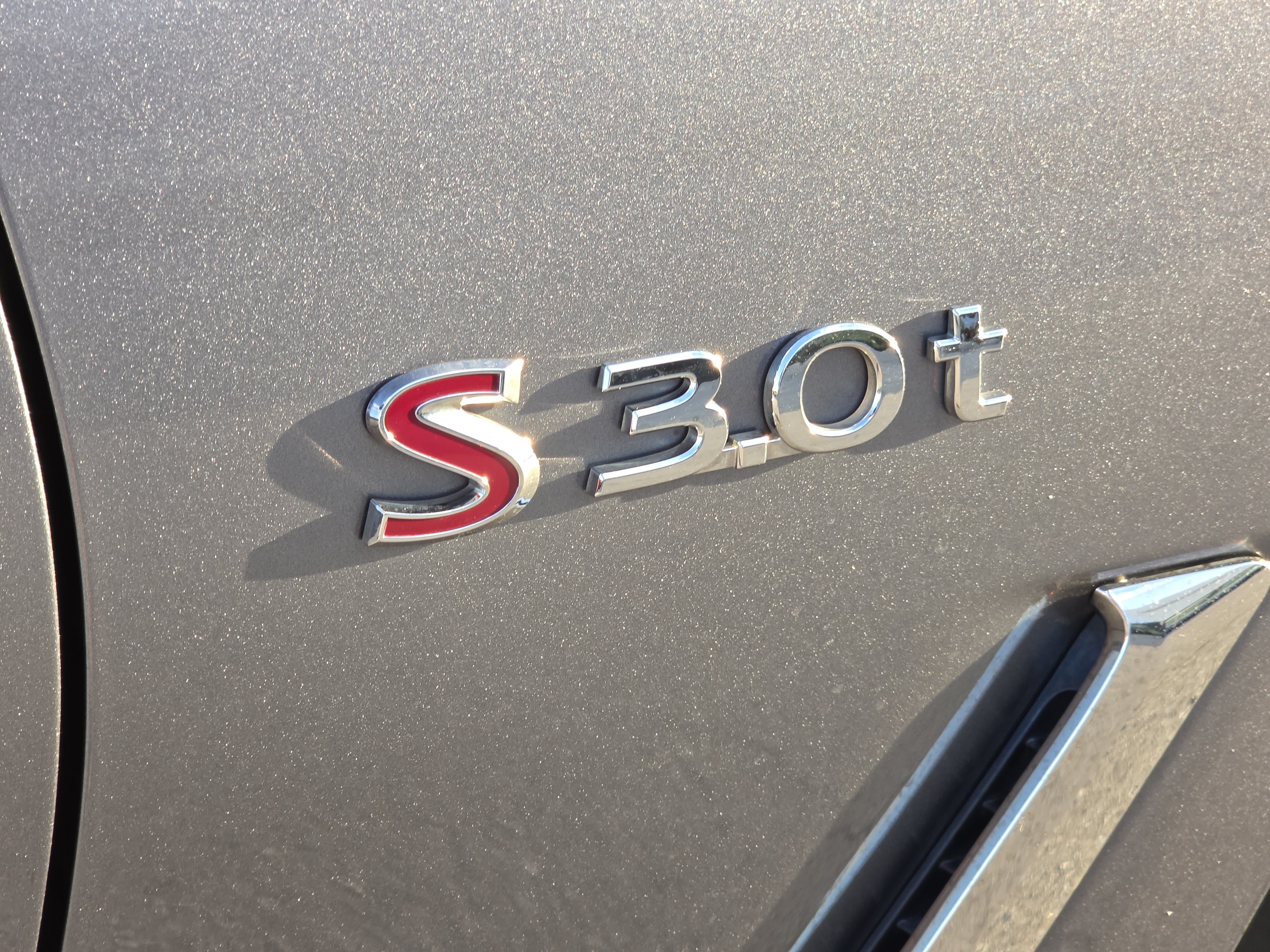 Used 2019 INFINITI Q60 Red Sport 400 w/ Cargo Package RWD image 5