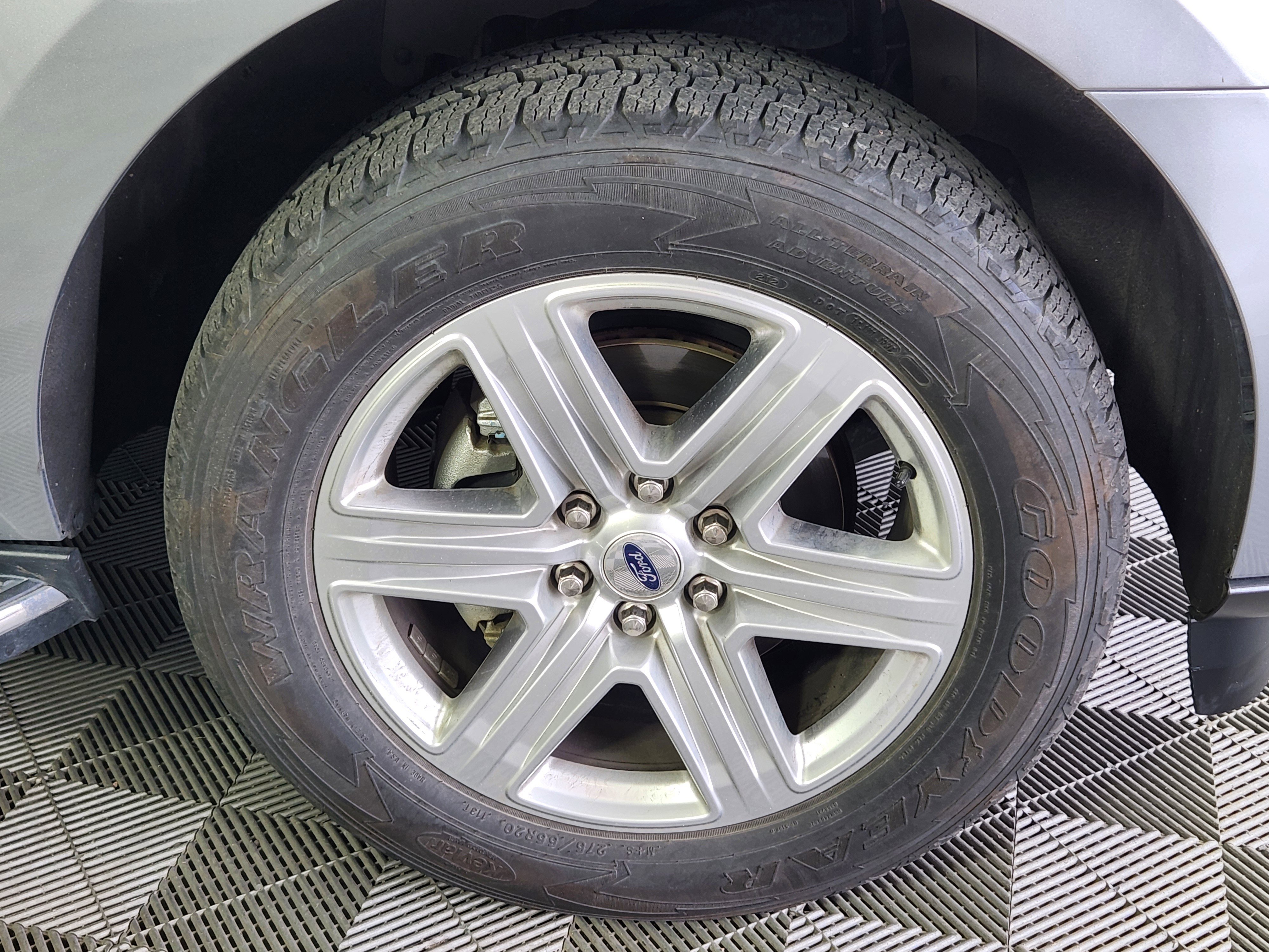 Used 2020 Ford Expedition XLT w/ Equipment Group 202A AWD/4WD image 9