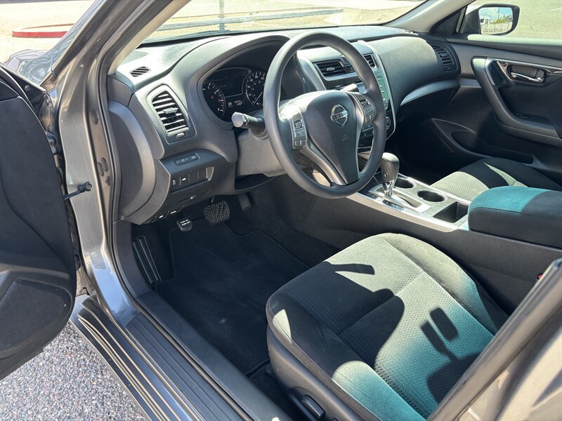 Used 2014 Nissan Altima 2.5 S w/ Display Audio Package FWD image 12