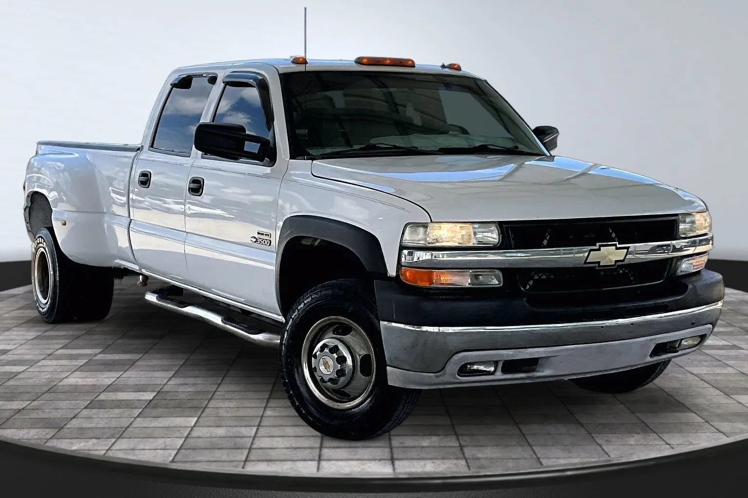 Used 2002 Chevrolet Silverado 3500 LT RWD image 3