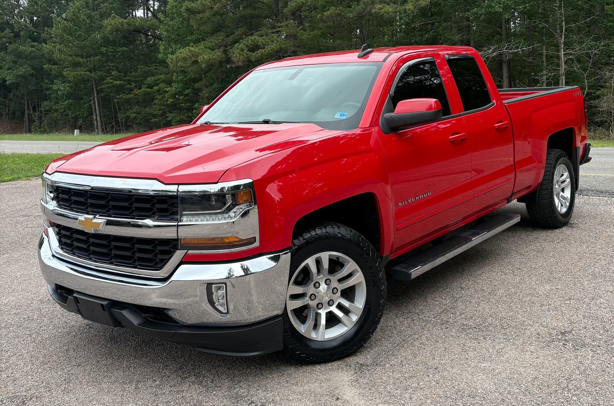 Used 2018 Chevrolet Silverado 1500 LT w/ All Star Edition AWD/4WD image 2