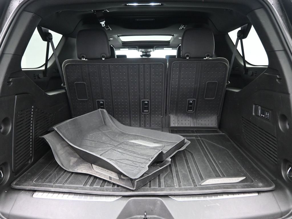 Used 2024 Chevrolet Suburban High Country w/ Advanced Technology Package image 31