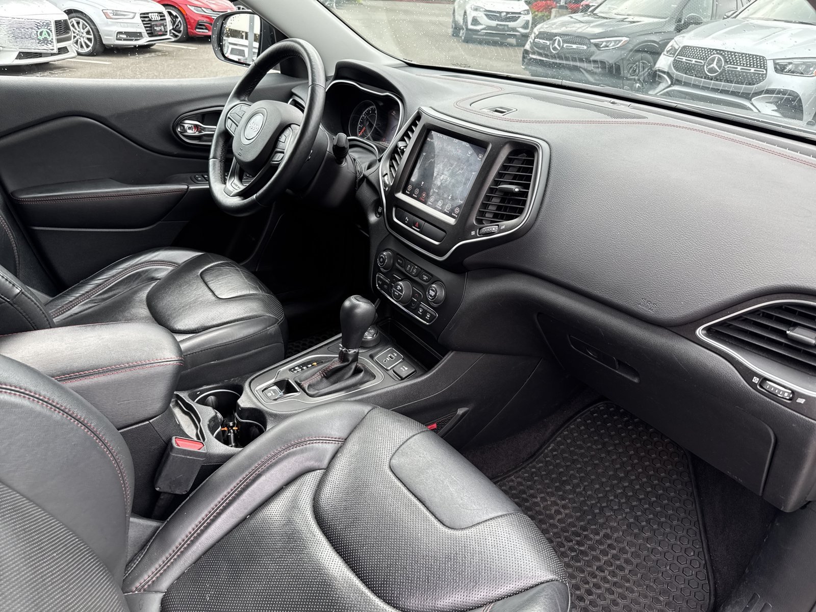 Used 2019 Jeep Cherokee Trailhawk AWD/4WD image 12