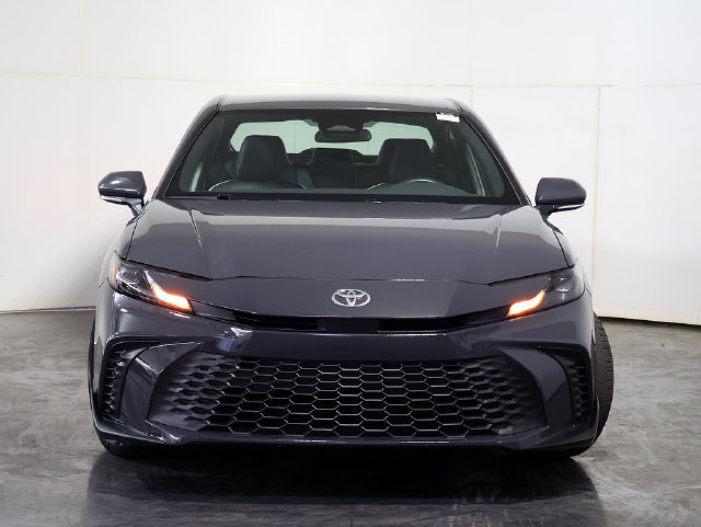 Used 2025 Toyota Camry SE FWD image 9