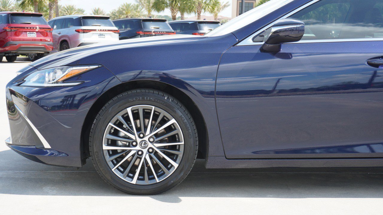 Used 2024 Lexus ES 350 w/ Premium Package image 10