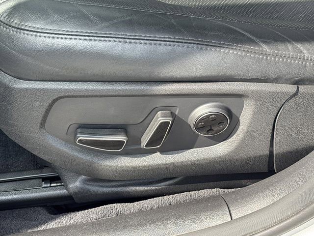 Used 2015 Hyundai Genesis 3.8 RWD image 16