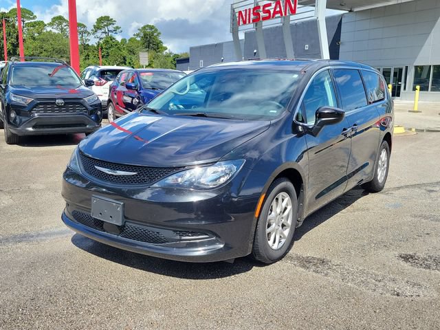 Used 2023 Chrysler Voyager LX FWD image 5