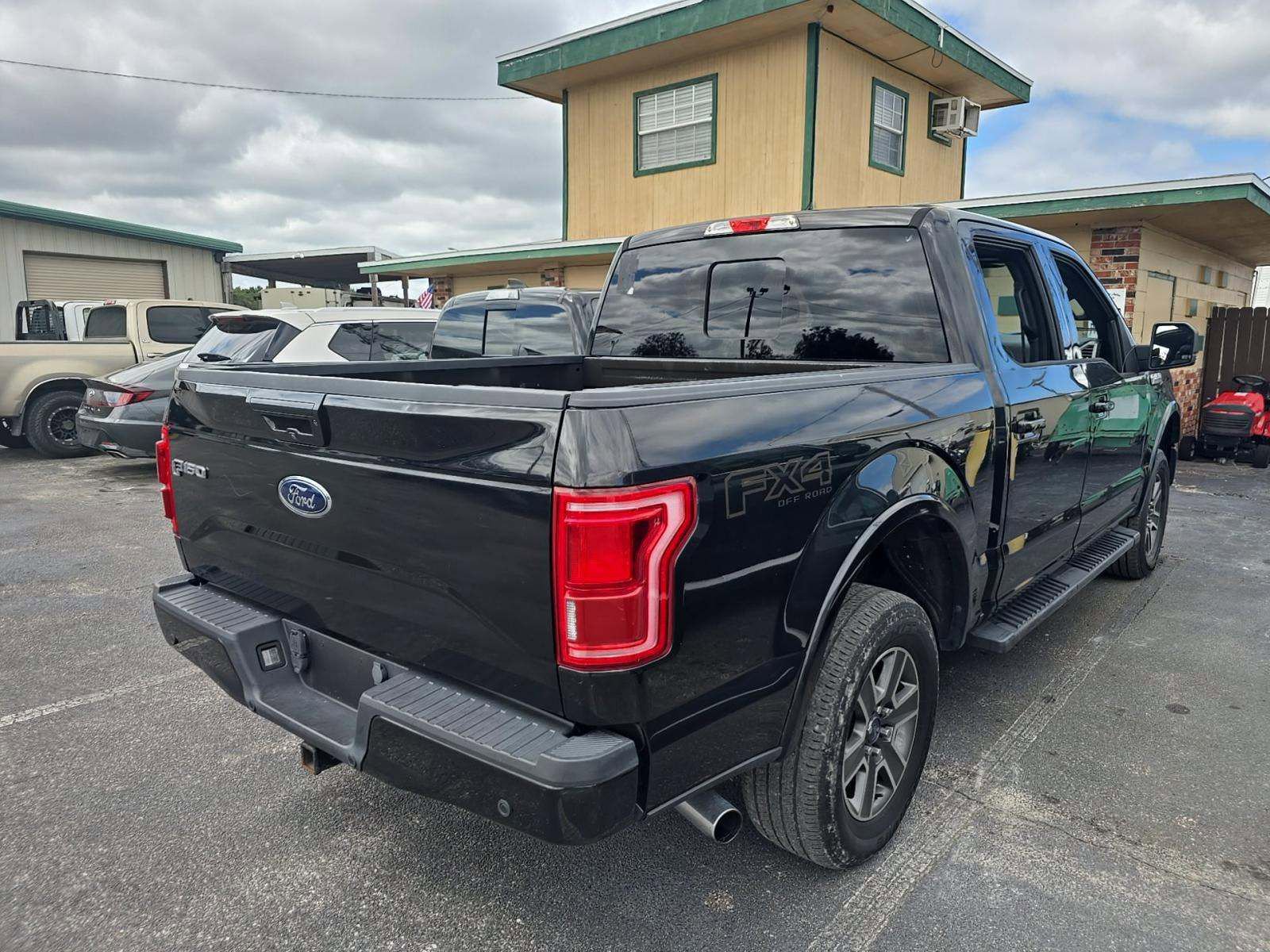 Used 2015 Ford F150 Lariat image 26