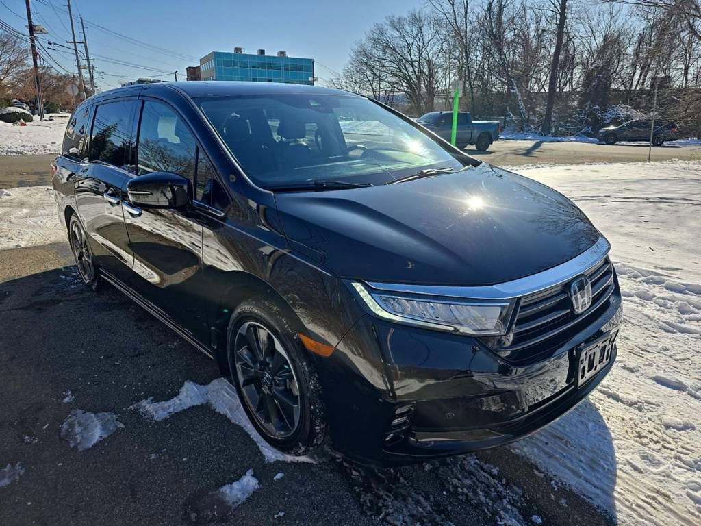 Used 2023 Honda Odyssey Elite image 3