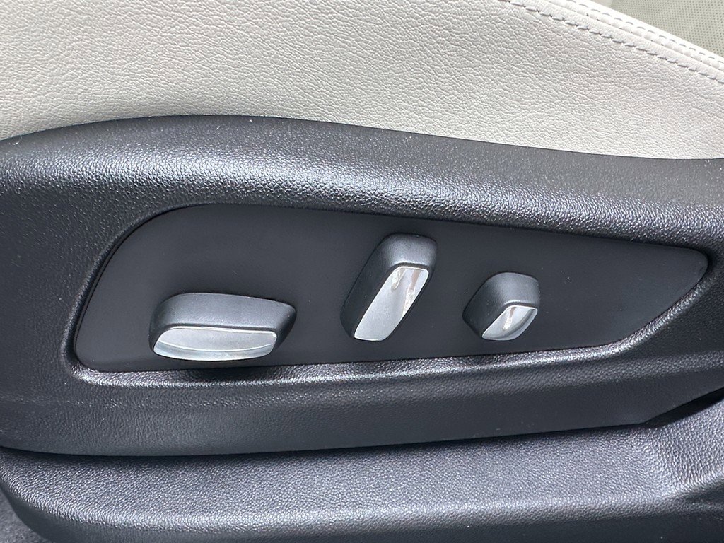 New 2025 Cadillac XT5 Sportv w/ Technology Package AWD/4WD image 16