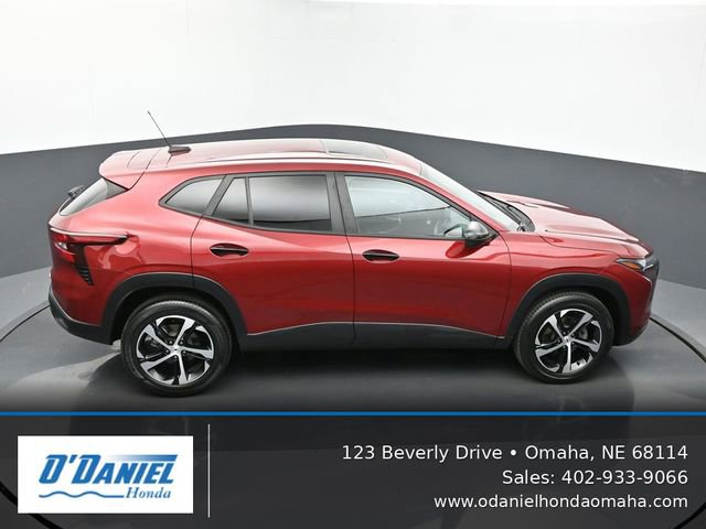 Used 2024 Chevrolet Trax RS w/ Sunroof Package FWD image 19