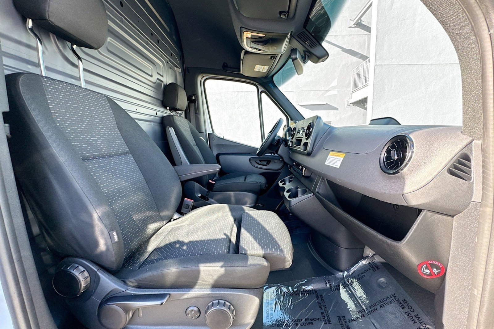 Used 2025 Mercedes-Benz Sprinter 2500 image 21