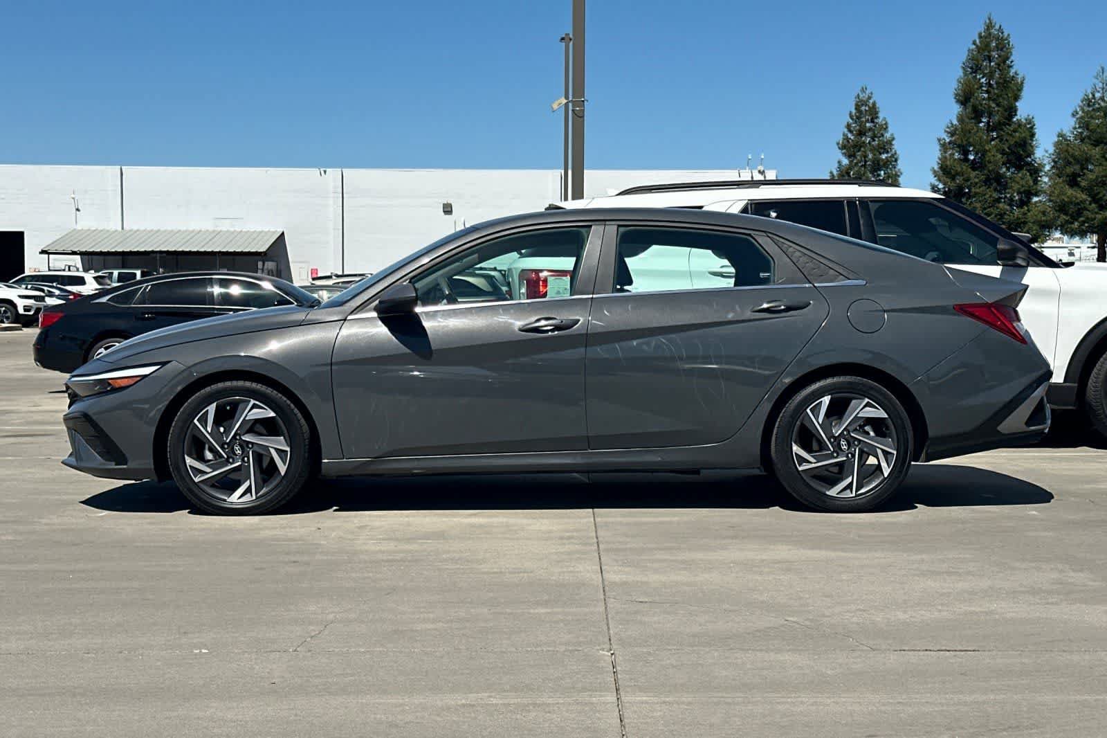 Used 2025 Hyundai Elantra SEL FWD image 6